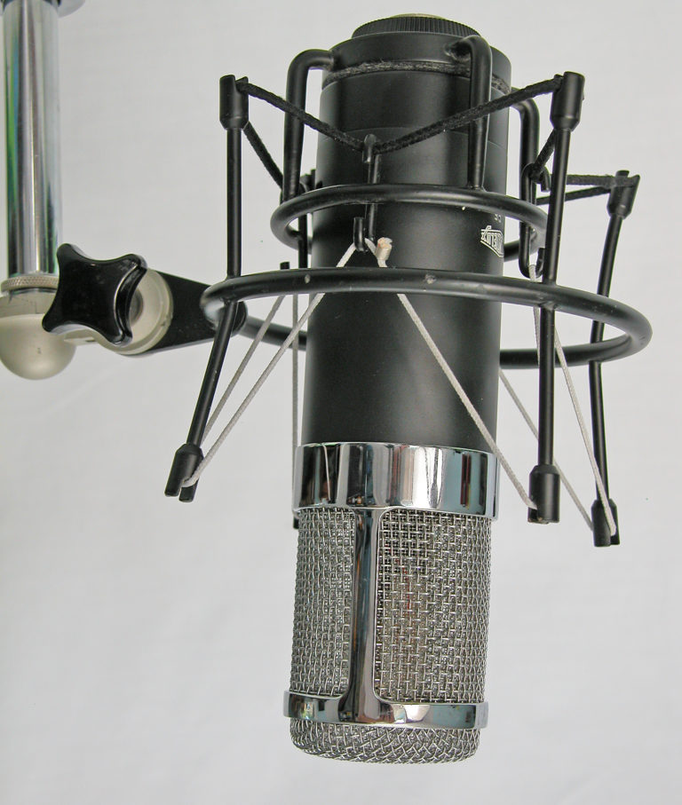 Soundelux U195 left in shock mount